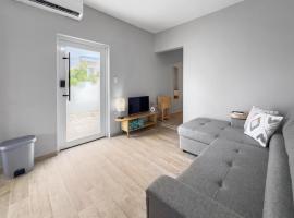 Casa Cueva Beach House for 14 PPL in Arecibo, hotel v destinaci Arecibo