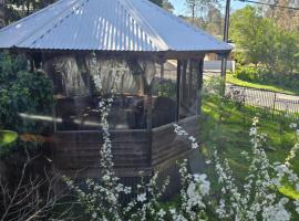 Nottingham way Homestay, hotel i Blackwood