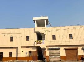 SPOT ON HND MOTEL & GUEST HOUSE, ξενοδοχείο σε Dhandāri Kalān