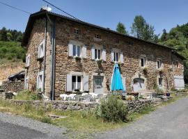 Chambre Grande Ourse, La maison sous les étoiles, Hotel in Sembadel