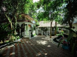 Our Time Staycation, hotel in Ban Chak Makham