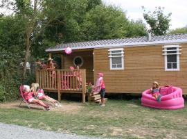 Camping l'île Cariot, hôtel à Chaillé-les-Marais