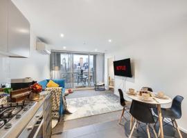 Waterfront Apt with Pool & Views Free Onsite Parking Gym Library, hotel v Melbourne