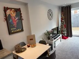 The Nook, Fairview, Cheltenham Town Centre-Parking & Garden