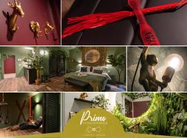 Secret Jungle - Love Room by PRIM0 C0NCIERGERIE, hotel in Royat