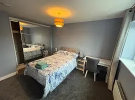 Homely Spacious En-suite near city centre