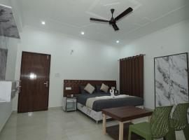 Taposthalam Sacred Retreat Hotel in Rishikesh，位于瑞诗凯诗Dehradun Airport - DED附近的酒店