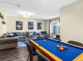 10 Beds l Driveway l 1GBWi-Fi l Pool Table