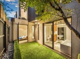 Melbourne suites - Zen Oasis or skyline views, hotel v Melbourne
