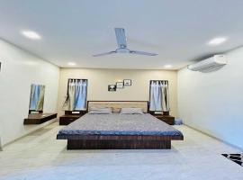 Nakshatra Villa by Palette | 4BHK | Pool | BBQ | Rain Dance | Lonavala, hôtel à Lonavala