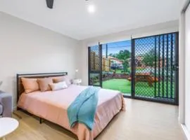 Modern Studio with Garden Views in Shared Home