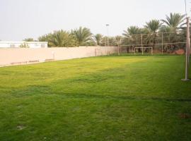 مزرعة أبو رامي ملعب كرة قدم ومسبح وألعاب مائية ومجالس واسعة, hotel in Al Kharj