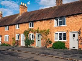 Two Stunning Cottages near Stratford-upon-Avon, Hotel in Shottery