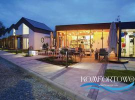 Domek w Baltic Natur Park Komfortowy 2 sypialnie klima alpaki mnóstwo atrakcji by DG, hotel in Niechorze