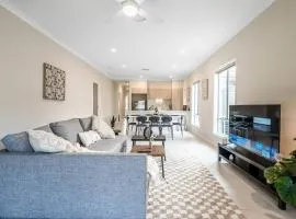 Loganlea QLD Stay - Spacious 4BR Home near everything