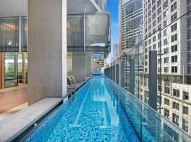 Sydney CBD high level 2 bedroom2 bathroom condo with City view- Pool Gym 4