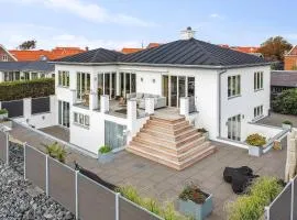 Eksklusiv Ferieoase Med Plads Til Hele Familien, Med Udsigt Til Fjorden