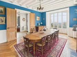 Grand manoir avec terrasse et piscine pour 10