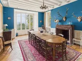 Grand manoir avec terrasse et piscine pour 10