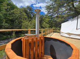 Glamping en Conguillío con pozones y río, hotel v destinaci Curacautín