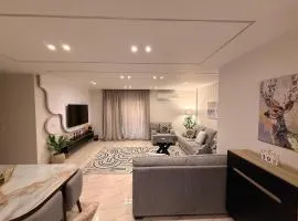 Artistic Luxury 3BR Apartment With Garden