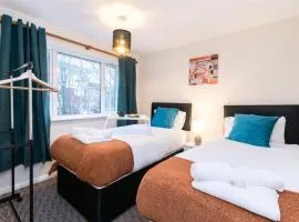 Coventry 3Bedroom with Private Garden & Parking