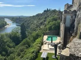 Impressionnant Manoir avec Piscine à Aiguèze, 450 m²