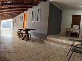 Suítes Santa Luzia, hotell sihtkohas Trindade