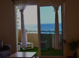 Apartamento con vista frontal al mar