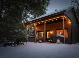 Le Pic-Bois - Waterfront Chalet with Spa