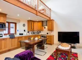 Cob Barn, Great Houndbeare Farm