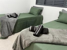 Acolhedora casa de 03 quartos, hotel em Passos