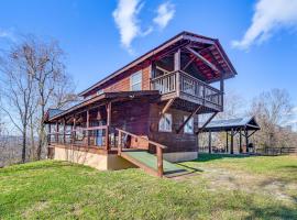 Peaceful Mountain Cabin with Views in Williamsburg، فندق في ويليامزبرغ