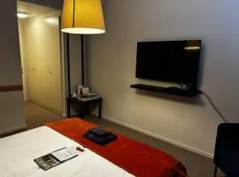 Guest room with private bathroom, WiFi, TV, Antwerp