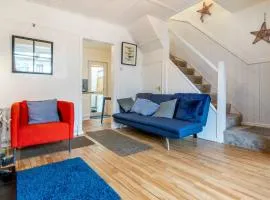 Cosy and central Belfast House