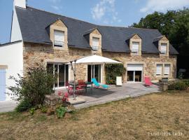 la maison du bonheur, hotel in Crach