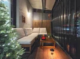 Private Rooftop, Sunset View, English Host