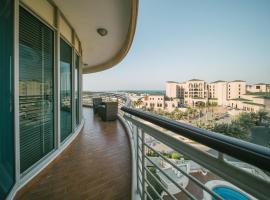 Royal Saray Residences, hotel a Seef
