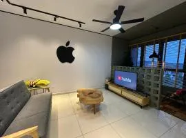 Chic Homestay with Mini Cafeteria at Gamuda Garden