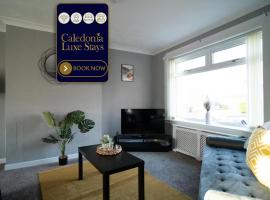 2 BDR House At Caledonia Luxe Stays Short Lets & Serviced Accommodation Shotts, hotel i Kirk of Shotts