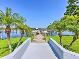 Pool Access and Lanai! Welaka Condo on St Johns
