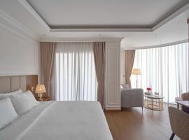 Nhơn Trạch에 위치한 취사 가능한 숙소 Lyns Hotel