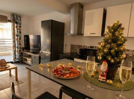 2 Chambres avec Balcon en Centre-Ville et Plage au Calme，位于鲁西隆地区卡内的酒店