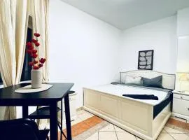 Elegant Garden Villa with Free WiFi Sleeps 25