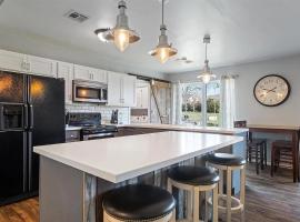 Averys Place, Perfect Base for Games and Getaways, hotel a Stillwater