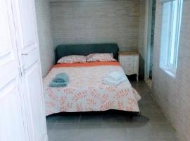 Capital, hotel in Almada