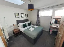 Families & contractors modern rooms Free Parking City Centre Guest House Cambridge Edition By Luxiety Stays