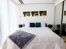 Waterside Luxury Condo, hotel a Lance aux Épines