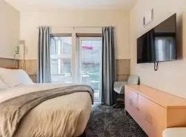 Downtown Edge-Stylish Studio Near Hospitals & Downtown