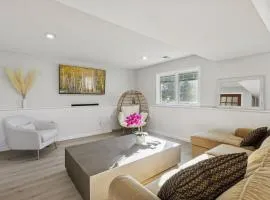 Modern Lower Unit, Hot Tub, Medicine Lake